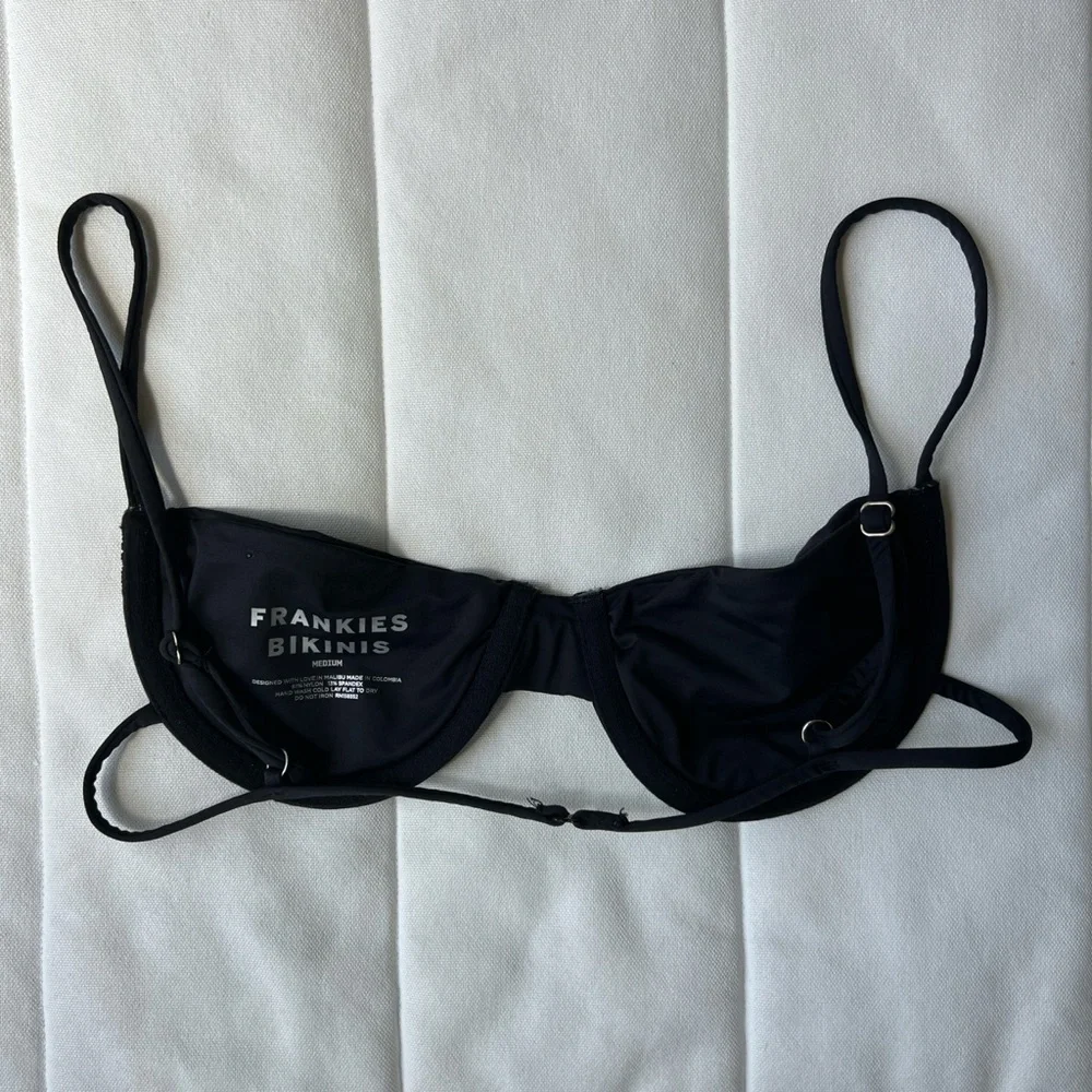 Frankie’s bikinis Maggie underwire top black medium